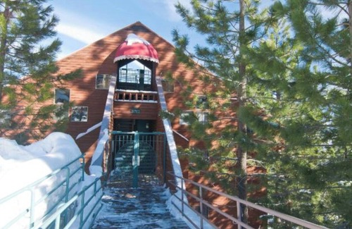 Tahoe Village Condo | The Ridge Sierra Lake Tahoe Condo w/hot tub