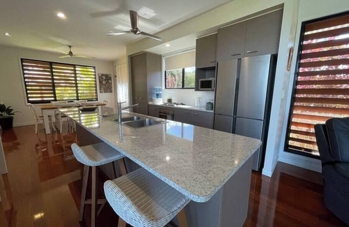 Mission Beach House | The Rise - Dunk Island views and ocean breeze