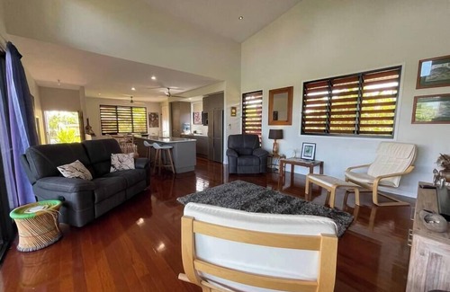 Mission Beach House | The Rise - Dunk Island views and ocean breeze