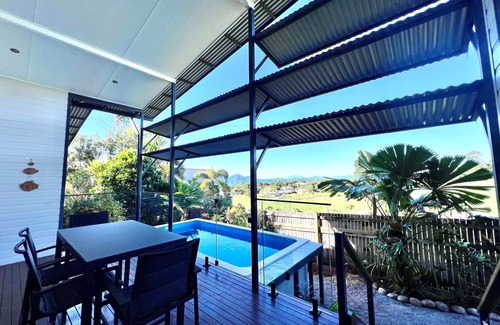 Mission Beach House | The Rise - Dunk Island views and ocean breeze
