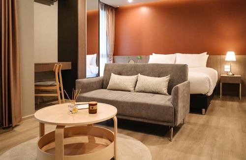 Chiang Mai Hotel | The Rise Suites Hotel, Chiang Mai - SHA Extra Plus