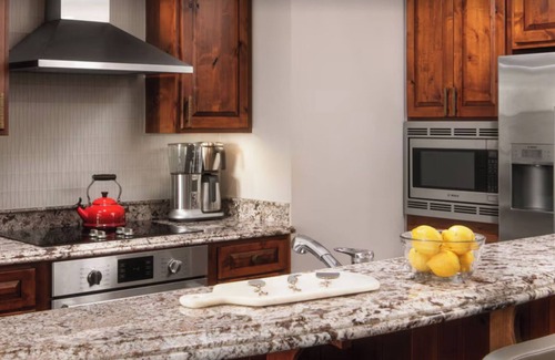 Vail Condo | The Ritz-Carlton Club®, Vail, Colorado. 2 Bedroom + DEN. 8PAX