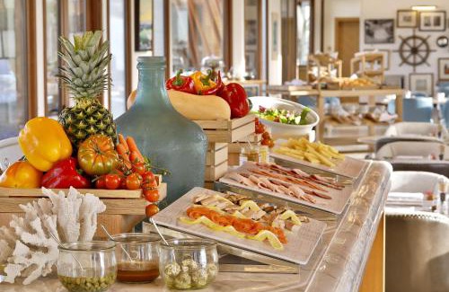 Al Hamra Village Resort | The Ritz-Carlton Ras Al Khaimah, Al Hamra Beach