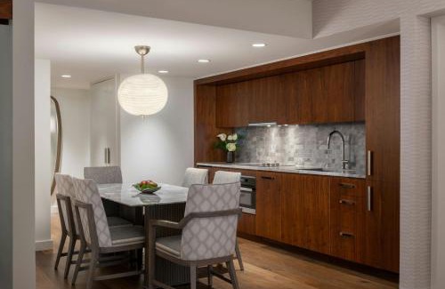Waikiki Hotel | The Ritz-Carlton Residences, Waikiki Beach Hotel