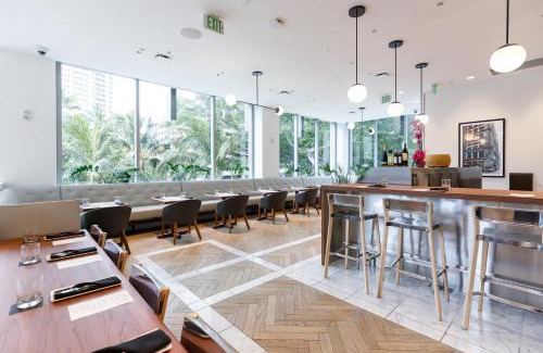 Waikiki Hotel | The Ritz-Carlton Residences, Waikiki Beach Hotel