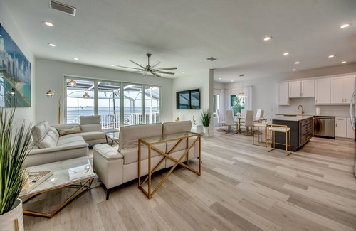 Yacht Club Villa | THE RIVER DREAM