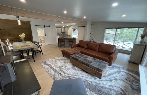 Grants Pass House | The River House with Views of the Famous Rogue River! No cleaning fees!