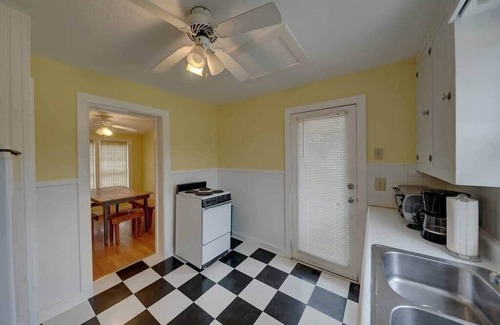 Ingram House | The River Oaks Lodge Guest Houses - River House 2/1, Ivy 2/1