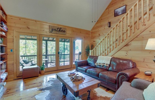 Ellijay House | The River Rest Ellijay Cabin with Hot Tub!