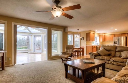 Keizer House | The River Retreat- 4 Bedroom Home on The Willamette River in Salem Oregon