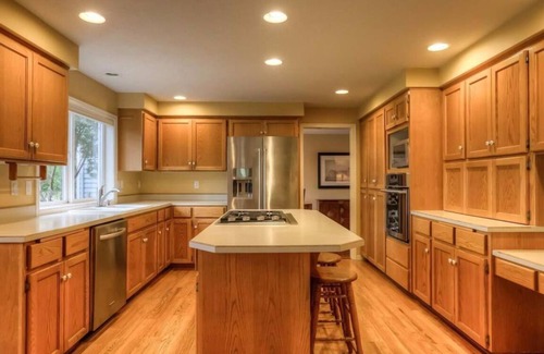 Keizer House | The River Retreat- 4 Bedroom Home on The Willamette River in Salem Oregon