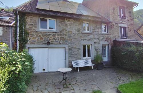 Comblain-au-Pont House | The River's Stones