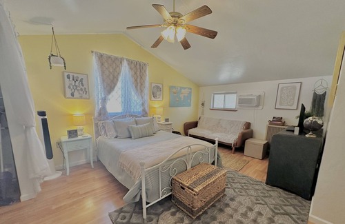 Springville House | The River View Barnhouse - Gateway to the Sequoia National Forest