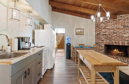 Old Evergreen Highway House | The Riverfront Retreat-Woods Landing
