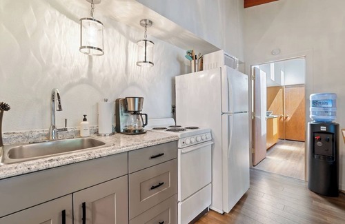 Old Evergreen Highway House | The Riverfront Retreat-Woods Landing