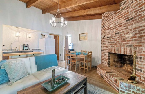 Old Evergreen Highway House | The Riverfront Retreat-Woods Landing