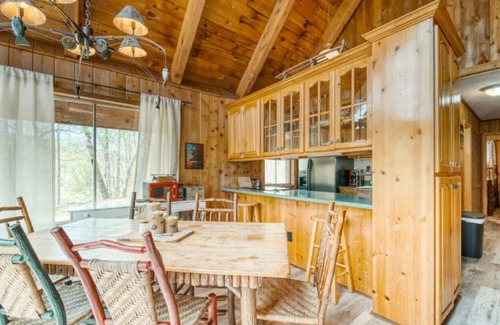 Suches Cabin | The Riverhouse - 3BR Cabin on 300 Acres, Hot Tub, Firepit, by creek!