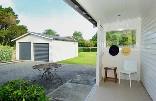 Gisborne House | " The Rivers " Central Gisborne