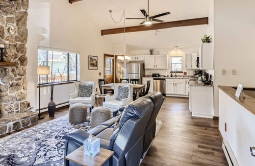 Downieville-Lawson-Dumont House | The Rivers Edge w/ Firepit ~2 King Beds & 2 cozy Living Spaces