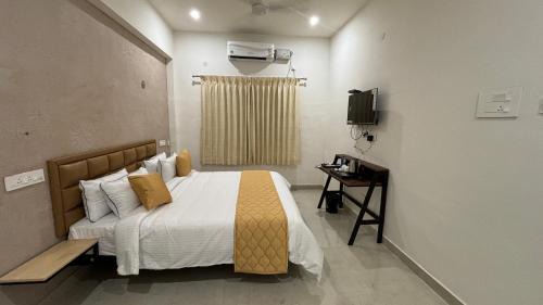 Theni Hotel | THE RIVIERA