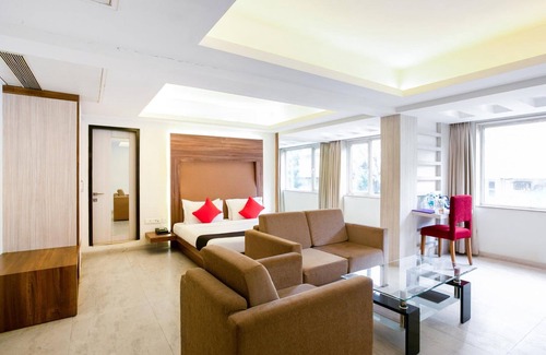 Ghatkopar West Hotel | The Roa