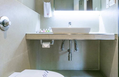 Ghatkopar West Hotel | The Roa