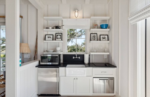 Johns Island House | “The Robin” (3047 Southerly Way) 2 person creekside bungalow at Kiawah River ~EV Charger