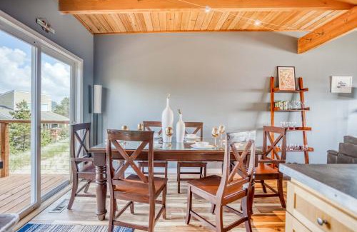 Kiwanda Shores House | The Rock Inn Yacht - Meredith Lodging