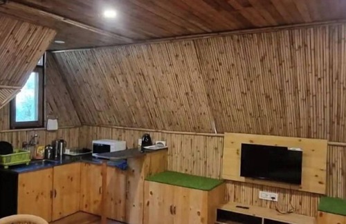 Fatehpur House | The Rock Rose Mountain Cabins. Bir