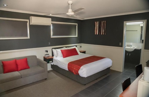 Charleville Hotel | The Rocks Motel