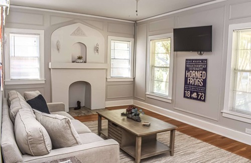 Fort Worth House | The Rogers House! Charming Home by TCU, Shops & Dining | Covered Patio, Modern Furnishings