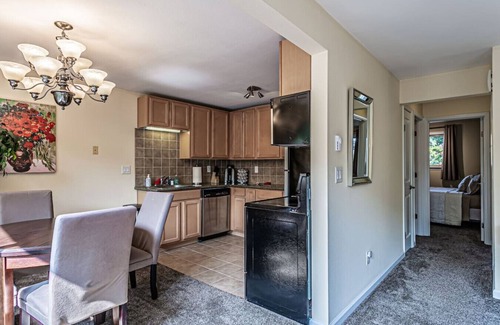North End Condo | the Romeo, Best Area Jacuzzi Bath No Stairs WD