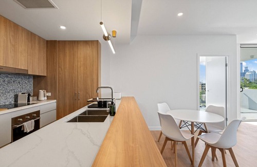 Kangaroo Point Apartment | The Roocrest - Kangaroo Point Brand New LUX 2BR *Parking/Netflix*