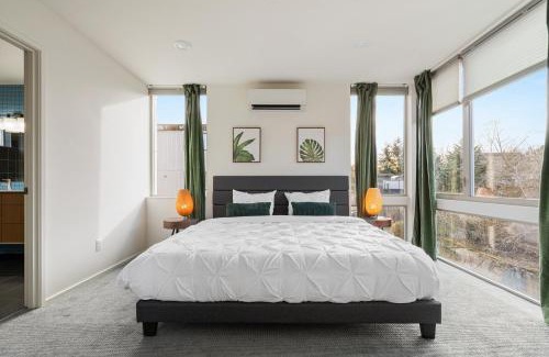 Squire Park House | The Rooftop Blue Haven Home w Firepit