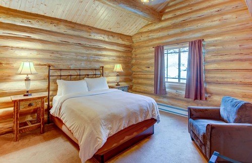 Gardiner Hotel | The Roosevelt Hotel - Yellowstone
