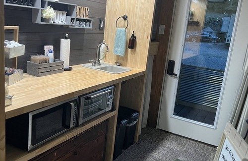 Keosauqua Cabin | The Roost Tiny Home -Cozy and Quiet 4 Season