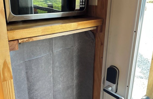 Keosauqua Cabin | The Roost Tiny Home -Cozy and Quiet 4 Season