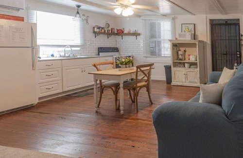 Estate East Street Apartment | The Rooster’s Perch - A Quaint Island Homestead