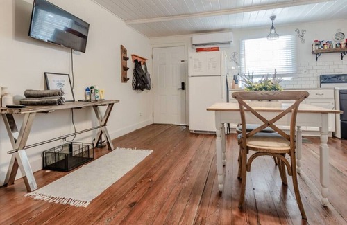 Estate East Street Apartment | The Rooster’s Perch - A Quaint Island Homestead
