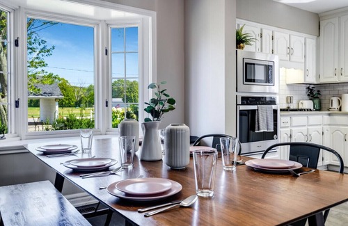 Leamington Cottage | The Rose Cottage: on the Lake - Stay with Us!