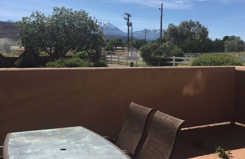 Moab South Valley Condo | The Rose Garden Trail at Rim Village