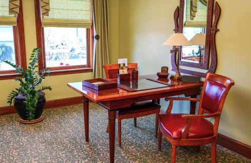 Pleasanton Hotel | The Rose Hotel