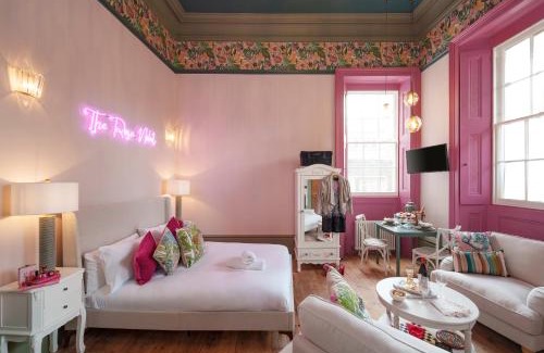 Bristol Old City Apartment | The Rose Nobel - 1 Bed Studio Apartment in Bristol by Mint Stays
