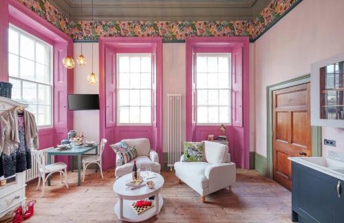 Bristol Old City Apartment | The Rose Nobel - 1 Bed Studio Apartment in Bristol by Mint Stays