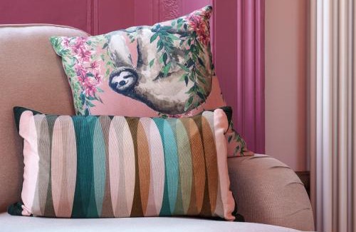 Bristol Old City Apartment | The Rose Nobel - 1 Bed Studio Apartment in Bristol by Mint Stays