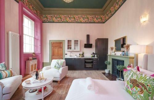 Bristol Old City Apartment | The Rose Nobel studio at The Bank of England