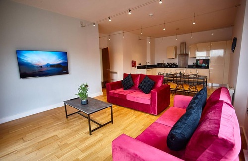 Manchester Apartment | The Rose Quartz Suite