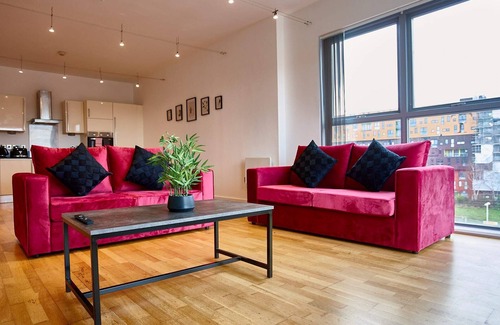 Manchester Apartment | The Rose Quartz Suite