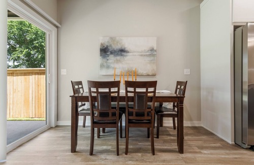 Broken Arrow House | The Rose Retreat - Walk to the Broken Arrow Rose District