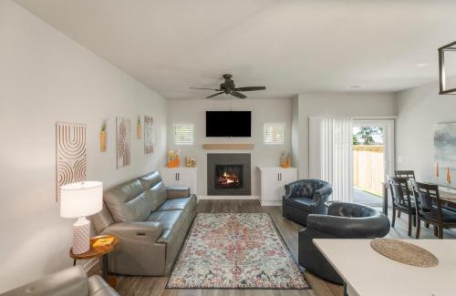 Broken Arrow House | The Rose Retreat - Walk to the Broken Arrow Rose District